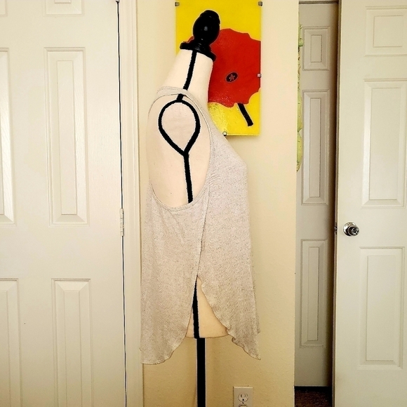 𝅺Joah Brown | Live in Slouchy Tank - Picture 5 of 9